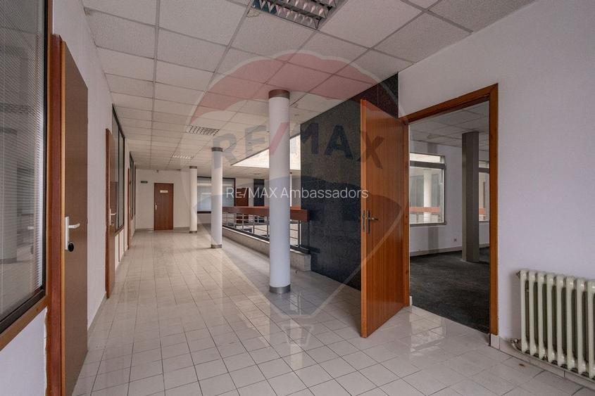 Clădirede închiriat, poziție ultracentrală – ideal clinică/HORECA - 13