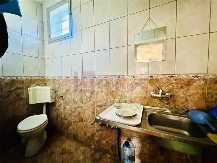 Spatiu comercial de vanzare | zona Compa | 56 mp | 2 intrari | depozit - 8