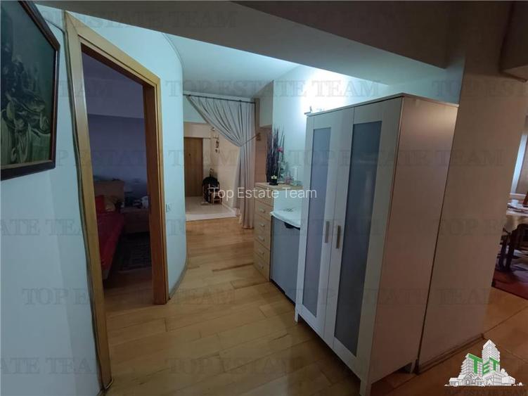 Vanzare apartament  3 camere Titulescu - 9