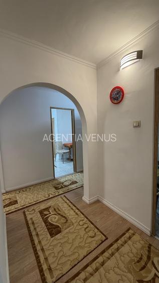 Apartament cu 3 camere, 2 bai si 2 balcoane, decomandat et , cartier MV1 - 9