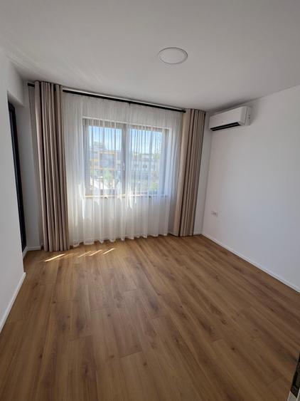 Închiriere Casă 5 camere în Pipera, P+ 2 ETAJE, PARCARE, CURTE, CENTRALA