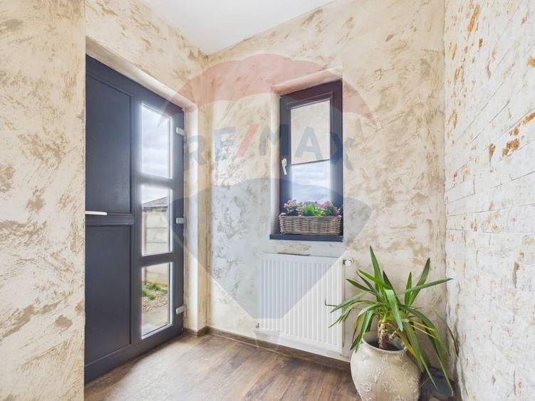 Casă / Vilă cu 4 camere de vânzare