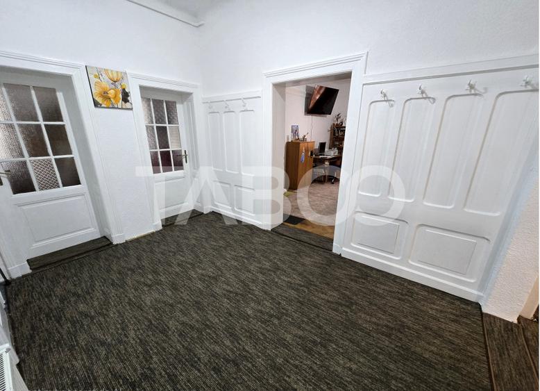 Apartament decomandat 4 camere 130mpu pivnita acces auto Orasul de Jos