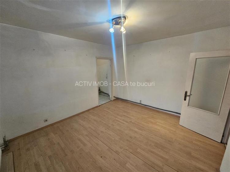 Resita, 2 Cam. Cf. 1, Et. 1, Micro 2 - 12