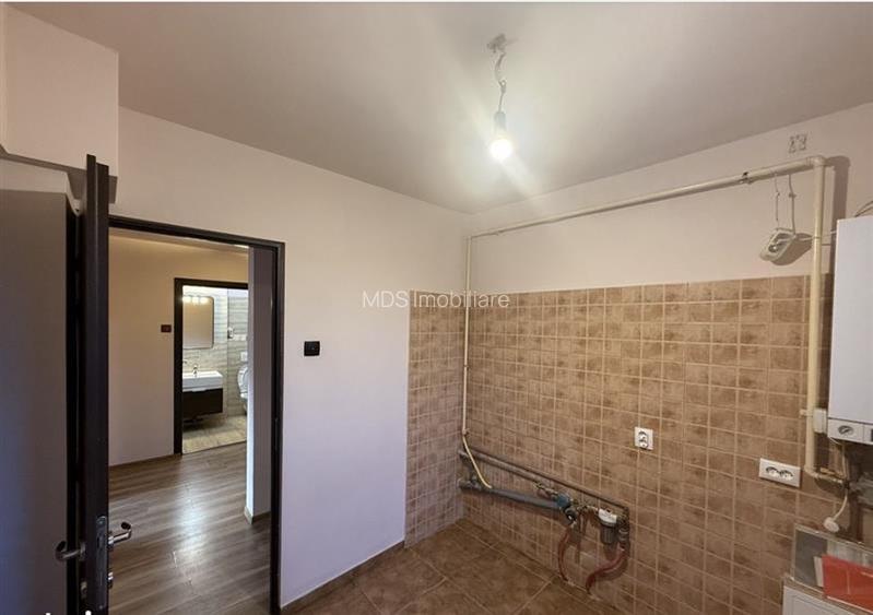 Decomandat la etaj 1, recent renovat zona Favorit - 7