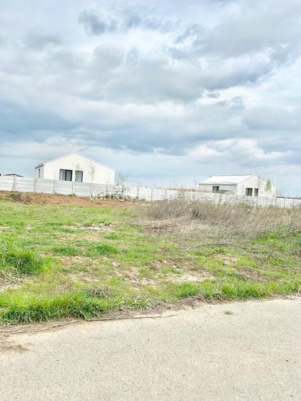 Teren intravilan 4657 mp, deschidere 30 ml, Ostratu, strada Lotusului - 8