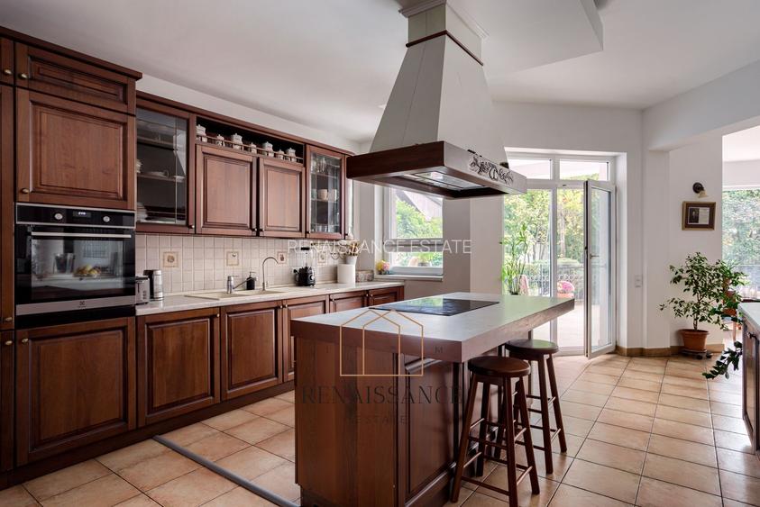 Timisoara - Girocului Vila 12 Camere 4 Bai | 497mp Utili 1373mp Teren - 12