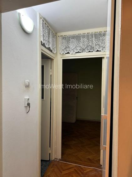 Girocului-Spitalul judetean | 3 Camere | Decomandat | Centrala proprie | Boxa - 11