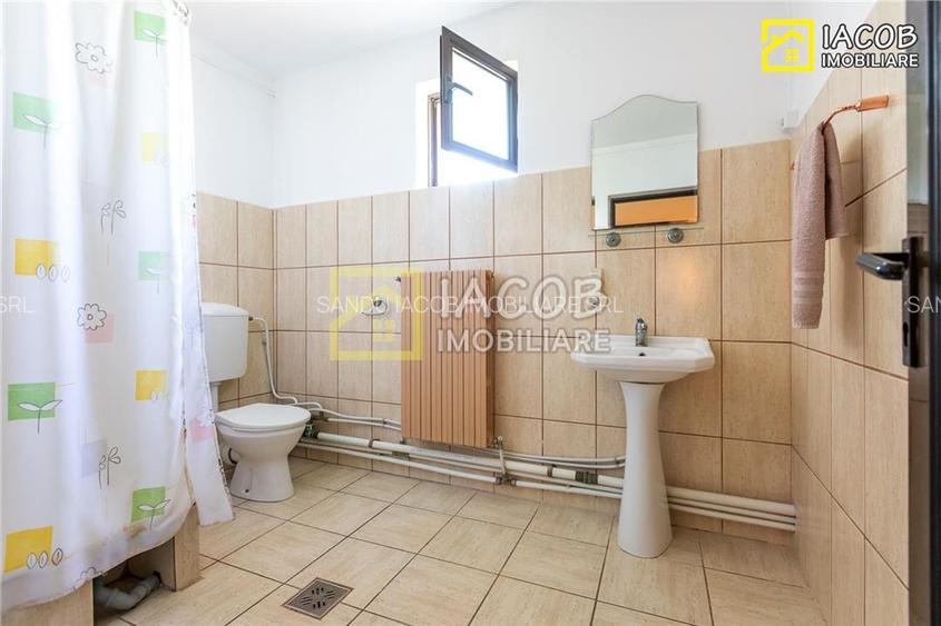 Pensiune cu 15 camere de cazare, restaurant, corpuri administrative, terenuri cu - 17