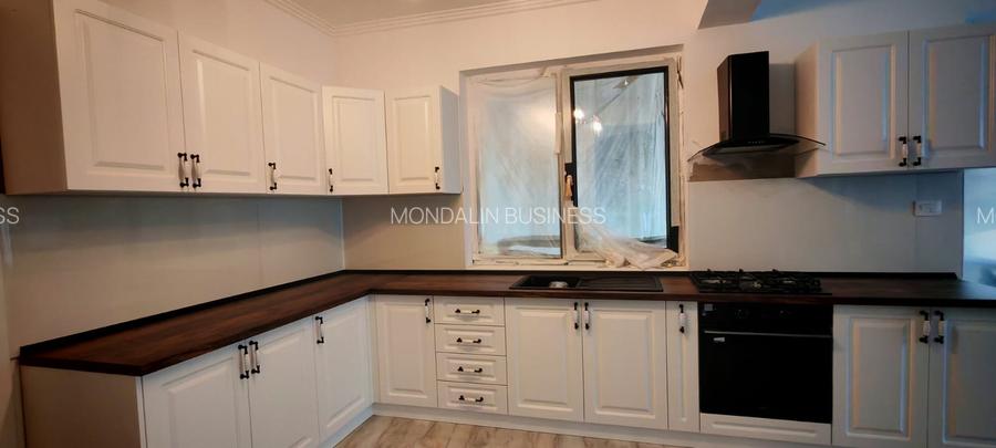 Casă cu 7 camere, 4 băi, 265 mp utili, P+M, Oradea. - 2