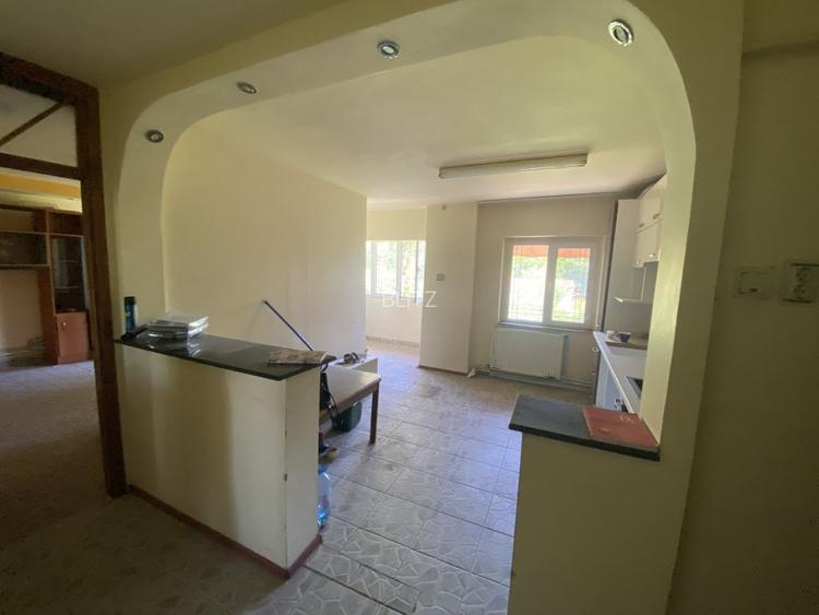 Apartament de 77mp , 3 camere decomandat et.2/4  langa Biserica mica ,Filiasi - 2