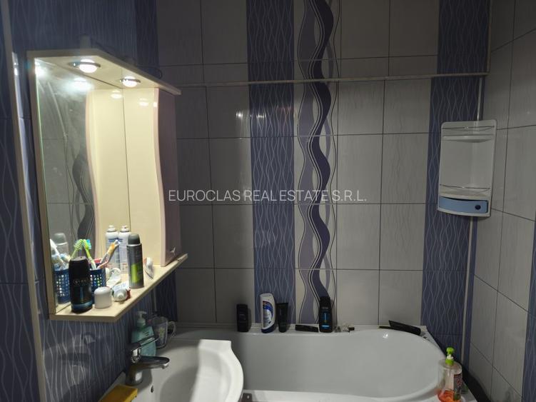 Apartament 3 camere decomandat - zona Trocadero - 210.000 euro (Cod E13) - 7