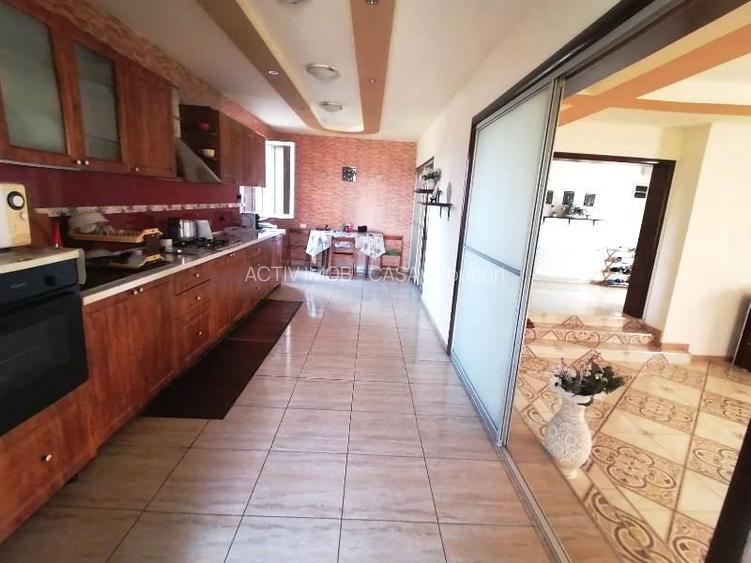 Vila individuala -  7 camere- Domnesti - Tudor Vladimirescu- 400 mp teren - 2000 - 5