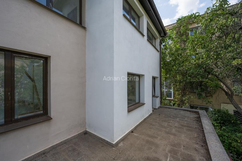 Vila Succesului: 400mp, 8 Locuri Parcare, Dublă Deschidere în Primăverii - 2