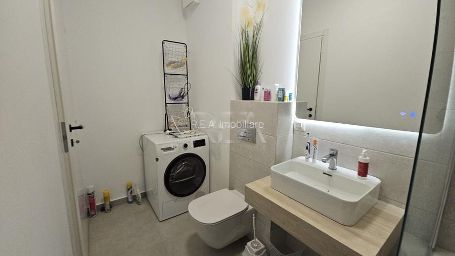 3 camere, vedere panoramică, 13 septembrie - 10