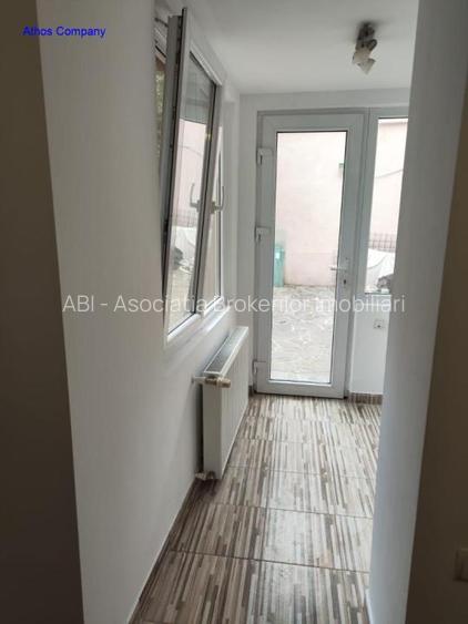 Garsoniera la curte in Regie - 7