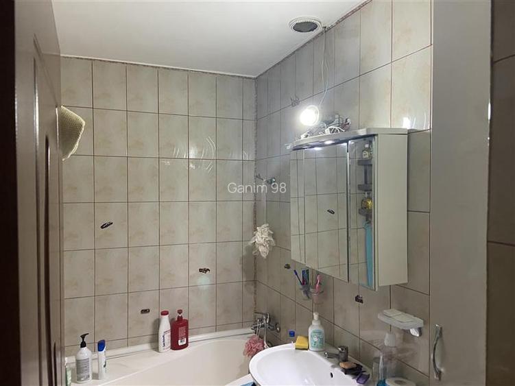 Apartament 3 camere , zona ultracentrala -Casa de Pensii Focsani, decomandat, im - 10