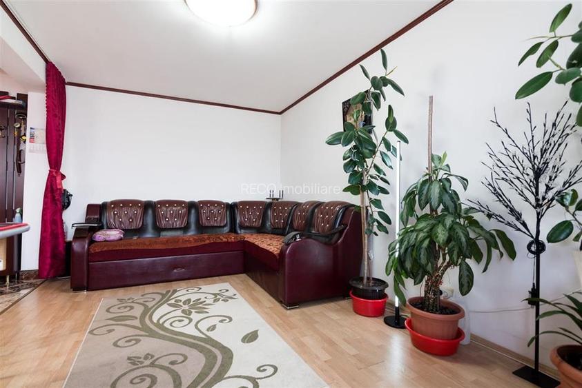 RECO Apartament 3 camere, Decomandat, zona Nufarul, etaj 8din 9, 2 balcoane inch - 12