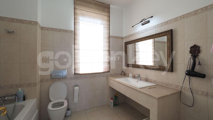 Vila cu finisaje moderne in complex rezidential - 13