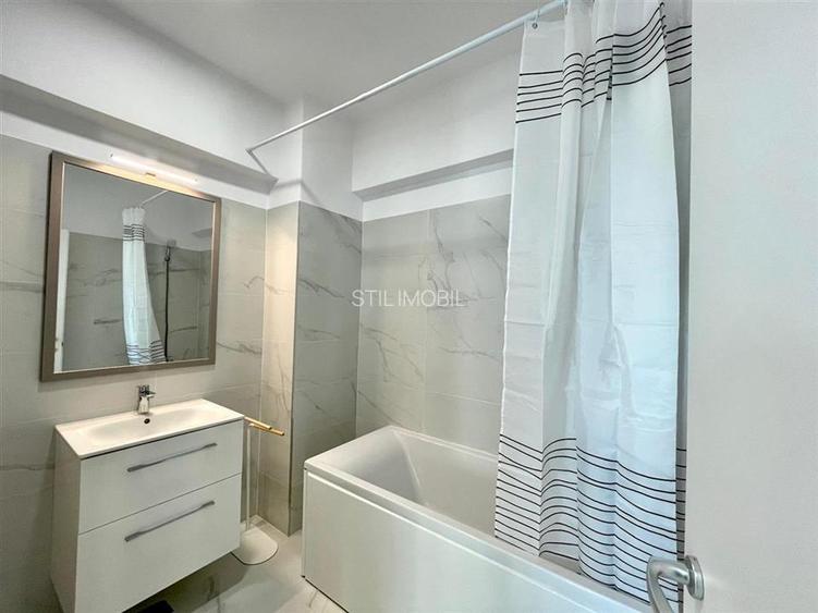 1 CAM COMISION 50 % (225 EURO) ,CENTRU, PARCARE,UNIREA TOWERS - 8