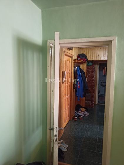 De vânzare apartament cu 2 camere,etaj.3 - 3