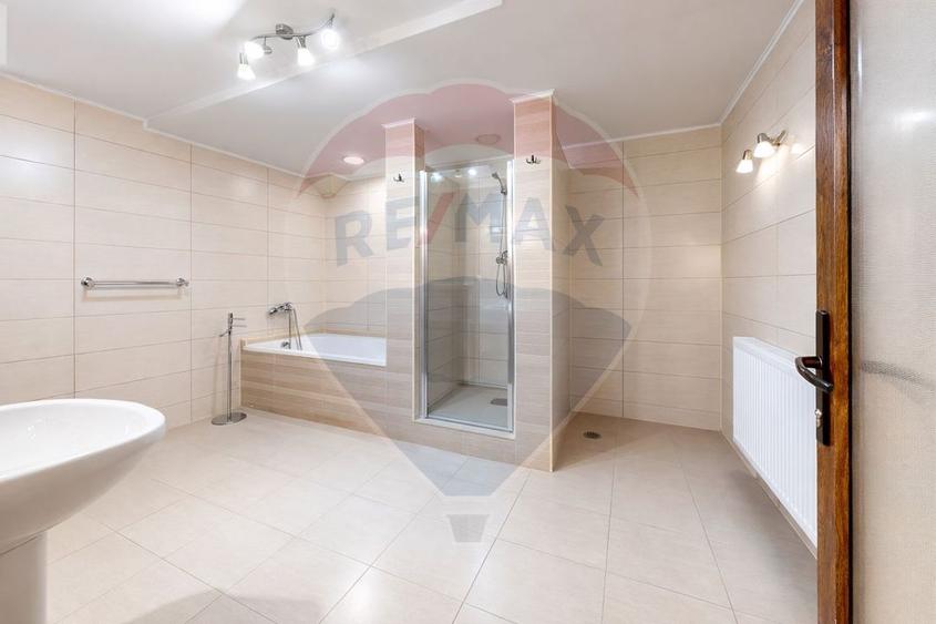Spatiu comercial P+E+M - 741 mp, Zona centrala, Brasov