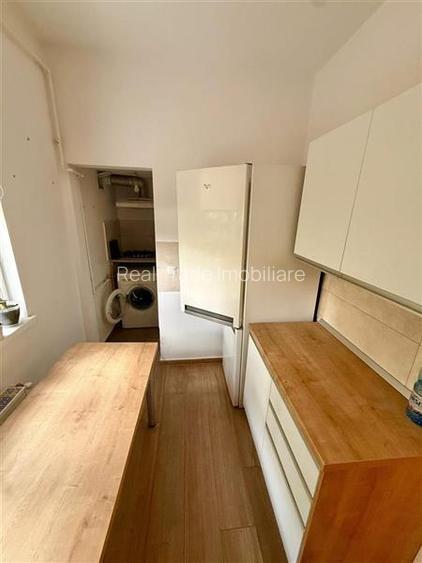 Apartament 2 camere decomandat zona Centrul Civic