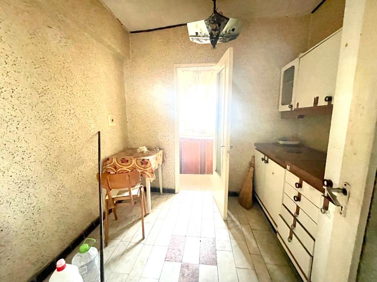 3 decomandate, et 3 - Mioritei , 73 mp, Bloc 1982 - 5