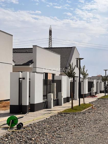 Comision 0%. Duplex pe parter.  Panouri solare.  328 mp teren.  La cheie. - 2