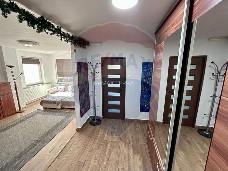 Apartament spatios cu terasa de inchiriat - 9