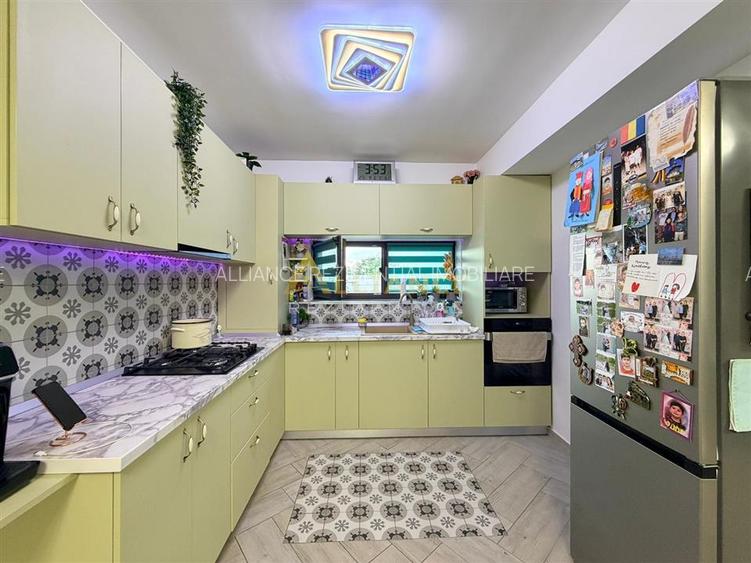 Duplex - 4 camere - 2 bai - 295 mp teren - 11