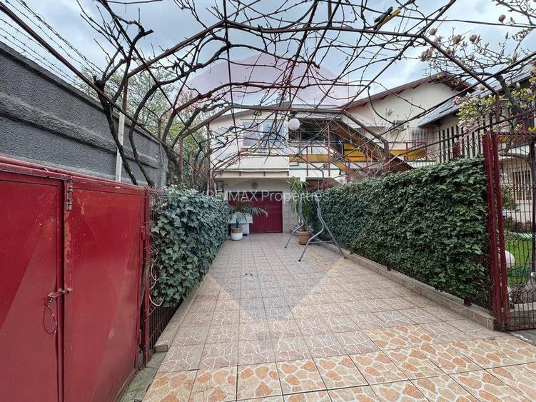 Casă / Vilă cu 8 camere de vânzare în zona Industriilor/Republica - 12