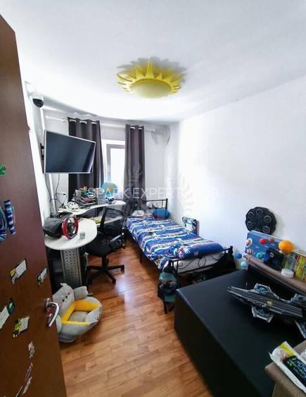 //3 CAMERE//REPUBLICII NORD// - 4