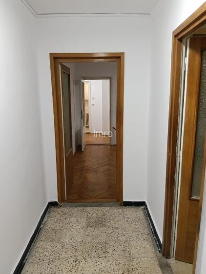 Vând apartament cu 3 camere semidecomandat zone centrală , ușor negociabil  - 2