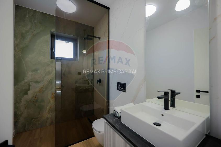 De vânzare Vilă cu 8 camere în Sânmartin, 290 mp util, teren 1100 mp - 33