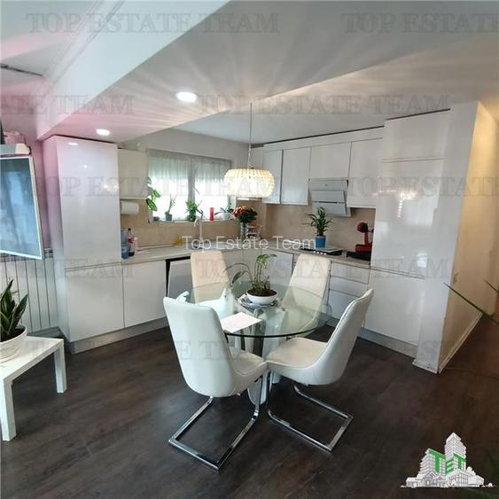 Apartament  de vanzare 4 camere si curte/ Domnesti - 2