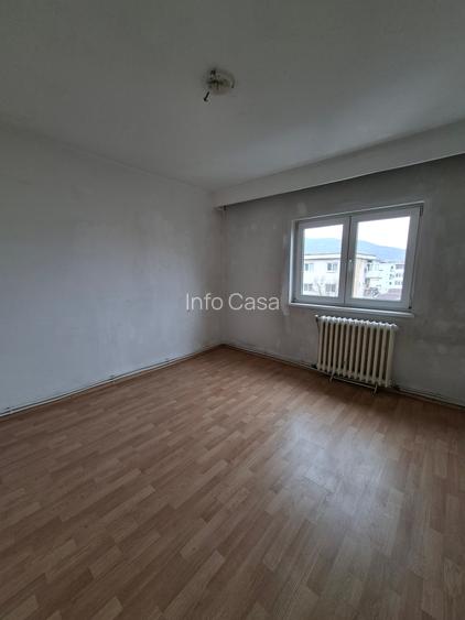 De vânzare 3 camere decomandat - 2