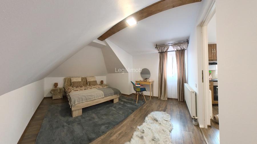 Apartament  la casa, centrul istoric - format din 2 garsoniere - 8