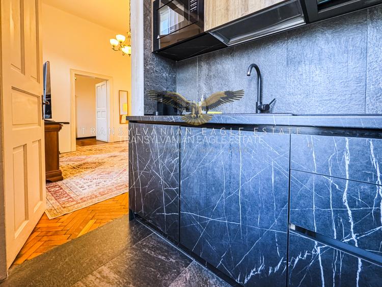 Locuința situată în zona centrală din Piața Muzeului - 13