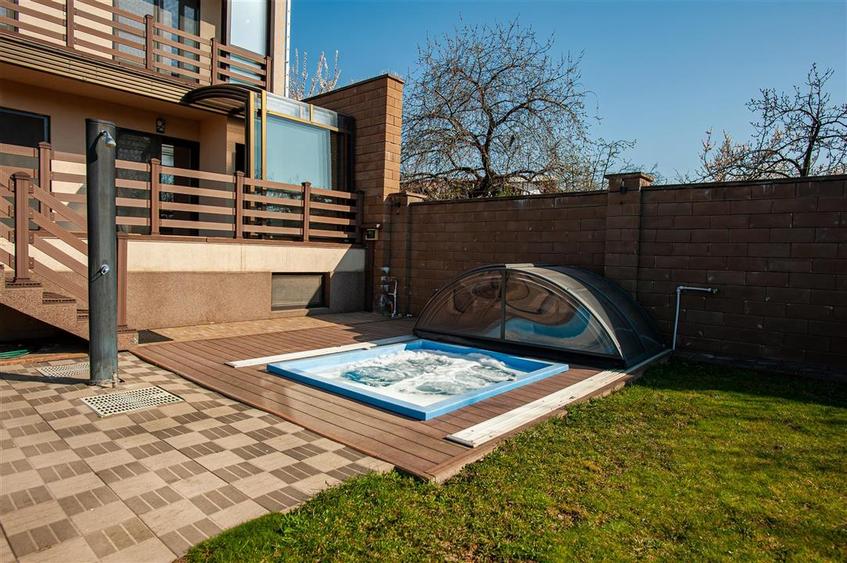 Vila D+P+E cu jaccuzi exterior in Iosia