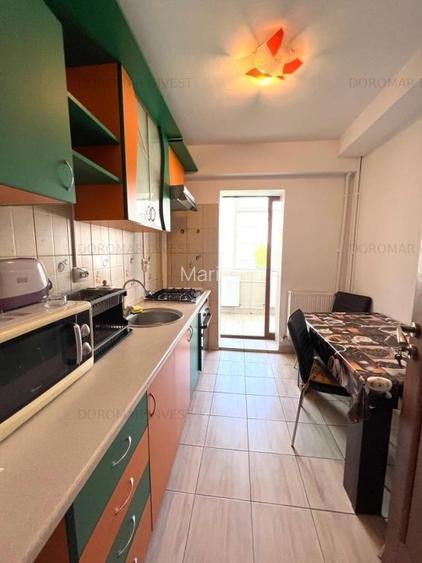 Închiriez ap. 3 camere dec Mazepa 2  - 3