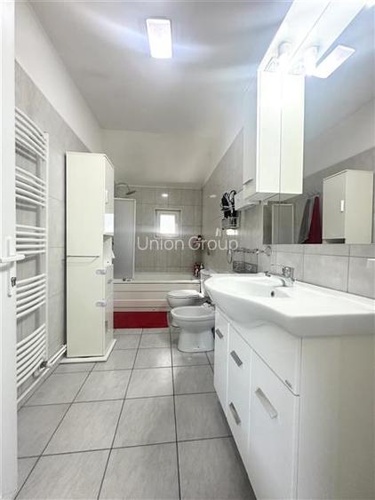 Casa cu Potential Multiplu, Pretabila Pentru Doua Familii sau Business, Chiar la - 15