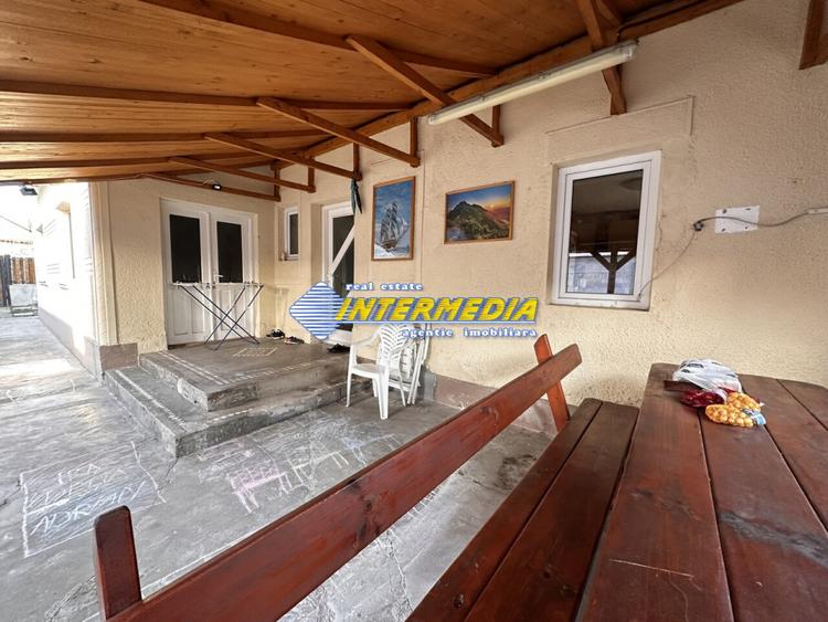 Casa cu 3 camere in Cetate la asfalt cu 1176 mp Teren
