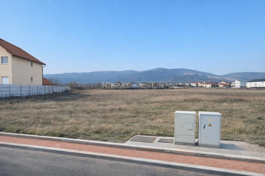 OKAZIE ! Teren Intravilan 4080 mp. D=31 m. PUZ aprobat P+3+1 Rh Asfalt Utilitati - 4