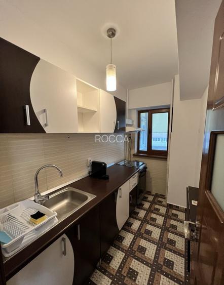 Garsoniera complet mobilata , pozitionata intr o zoona buna - piata Victoriei  - 3