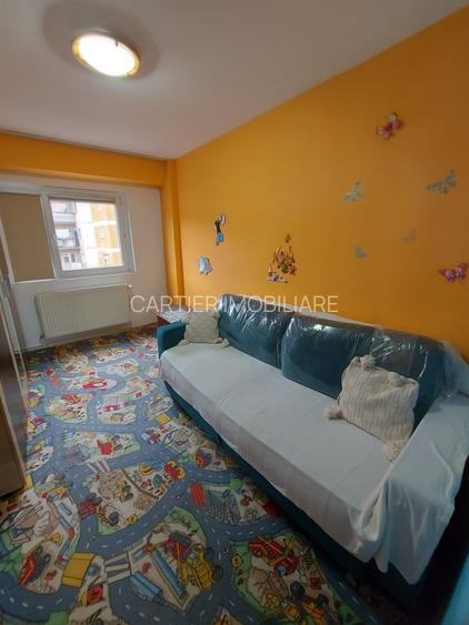 Vand apartament 3 camere Racadau - 2