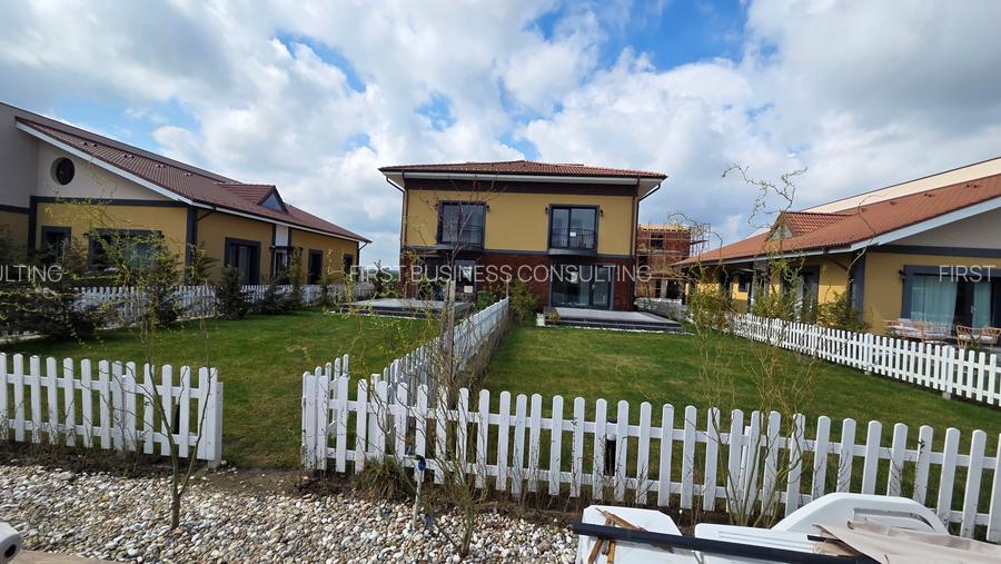 VILE P+M, 5 camere+Teren 300 mp.zona Otopeni, COMPLEX CU PISCINA-COMISION 0% - 39