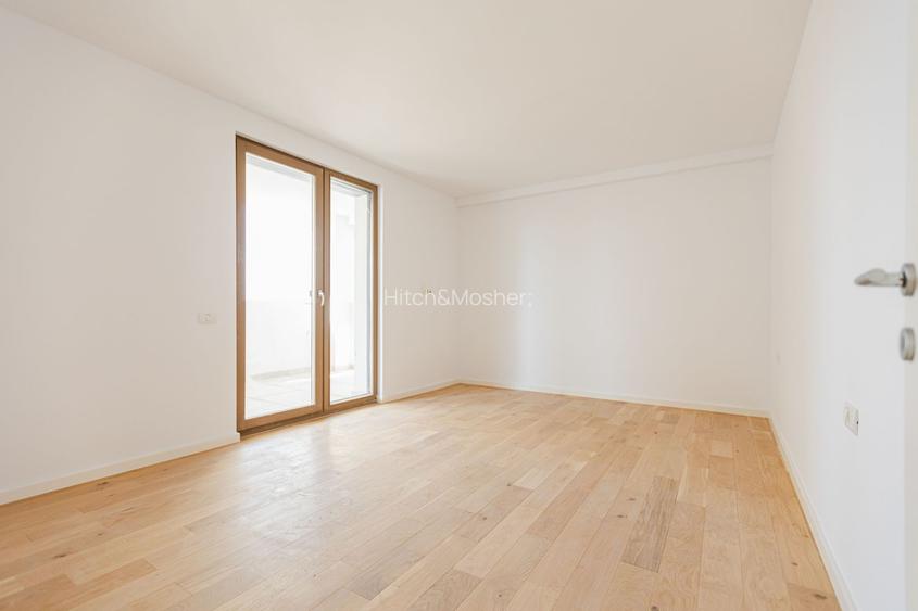 Casa Modernă cu Spații Vitrate Generoase - 16