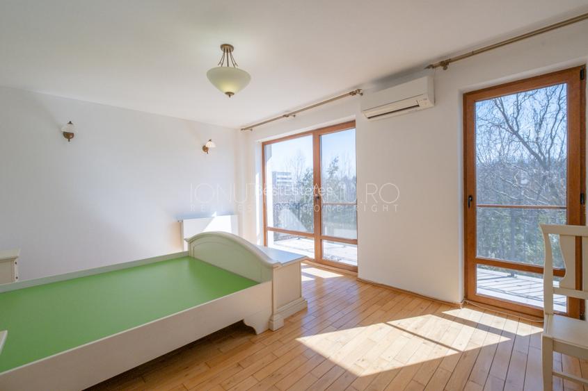 VILA DE LUX - DN1 - Liceul Francez - 11