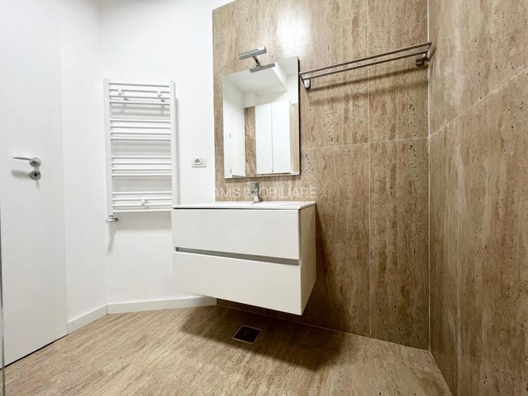 DEOSEBIT / SPATII GENEROASE / POSIBILITATE LOC PARCARE - 23